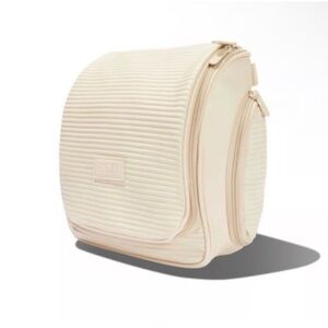 Pack It All
Multi-Purpose Hanging Travel Bag